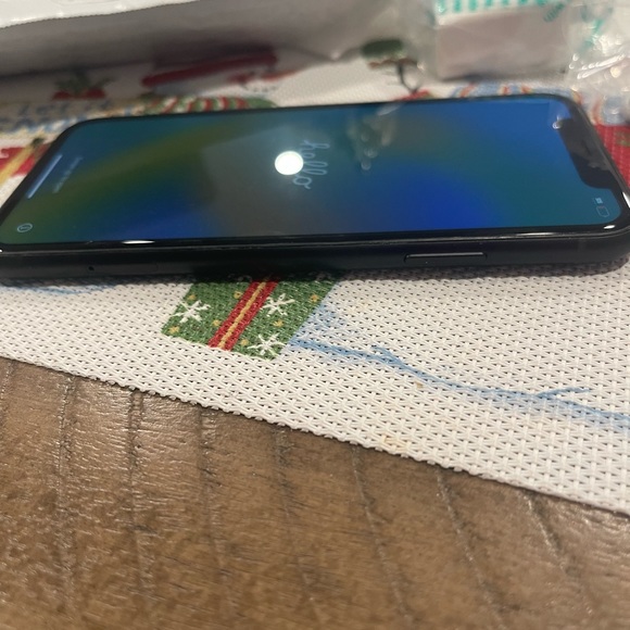 New iPhone XR 64 gigs unlocked  black - Picture 6 of 13